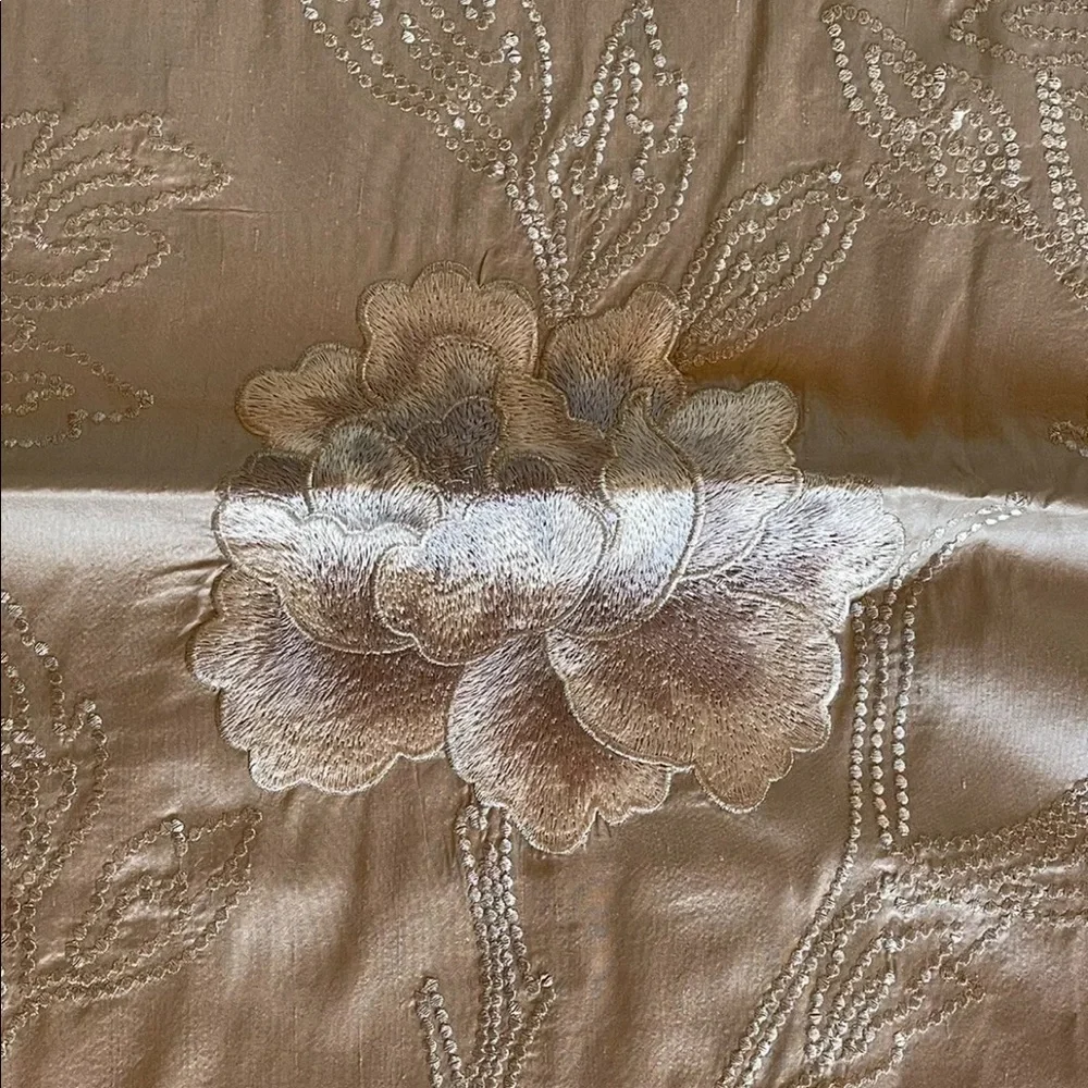 NATORI BED SHAWL/RUNNER SILK TAN STICHING MSRP 535 $ BREATHTAKING NEW TAG/BOX